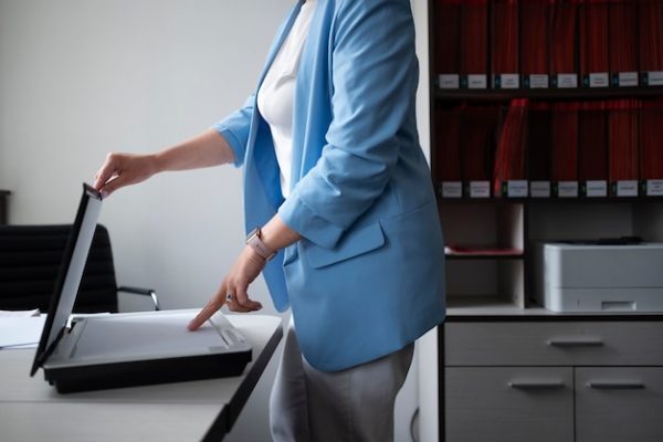 Numérisation de documents administratifs sur un scanner de bureau